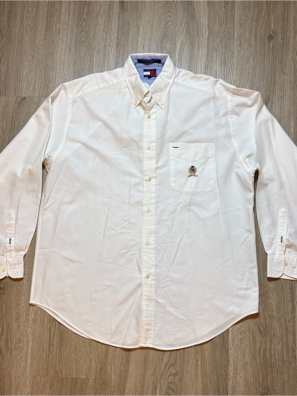 Tommy Hilfiger Men's Cream Button-Down Oxford Shirt with Crest Pocket